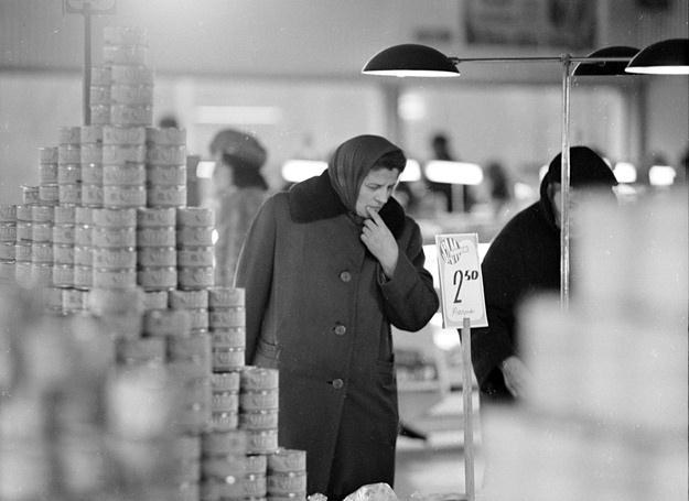 Wnętrze sklepu Supersam, lata 70. ubiegłego wieku /fot. Harry Weinberg/FOTONOVA /