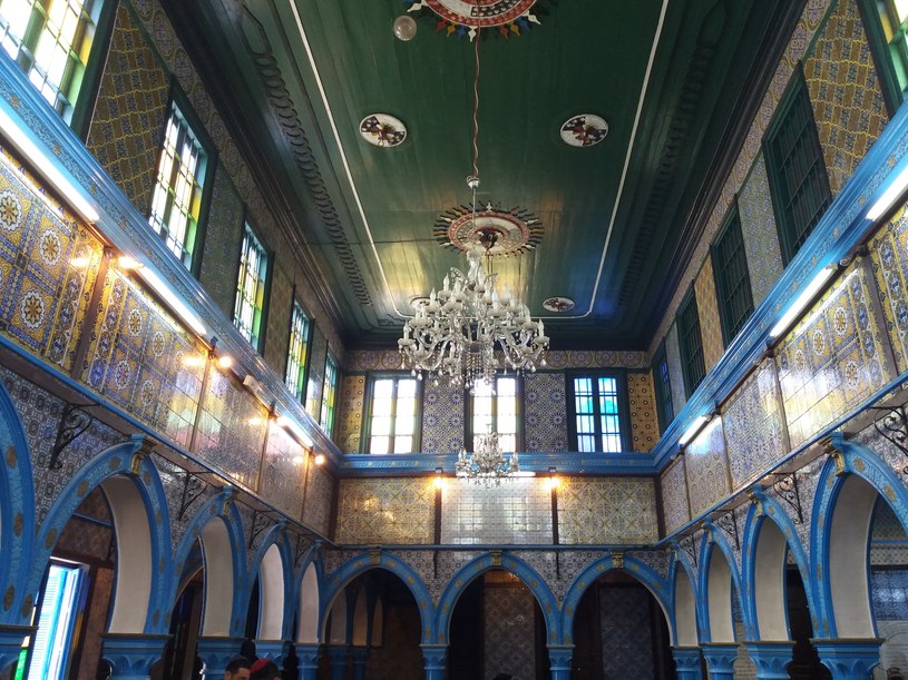 Wnętrze synagogi La Ghriba /INTERIA.PL