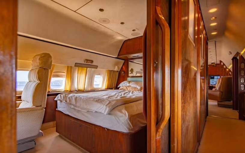 Wnętrze sypialni w Boeingu 727. /Johnny Palmer | PYTCH /materiał zewnętrzny
