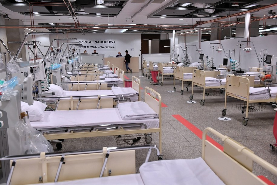 Wnętrze szpitala tymczasowego na Stadionie Narodowym w Warszawie / 	Radek Pietruszka   /PAP