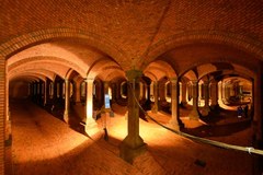 Wnętrze zbiorników w "podziemnej katedrze" w Łodzi