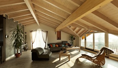 Wnętrze ze skosem to nie problem. Tak urządzisz je stylowo i przestrzennie 