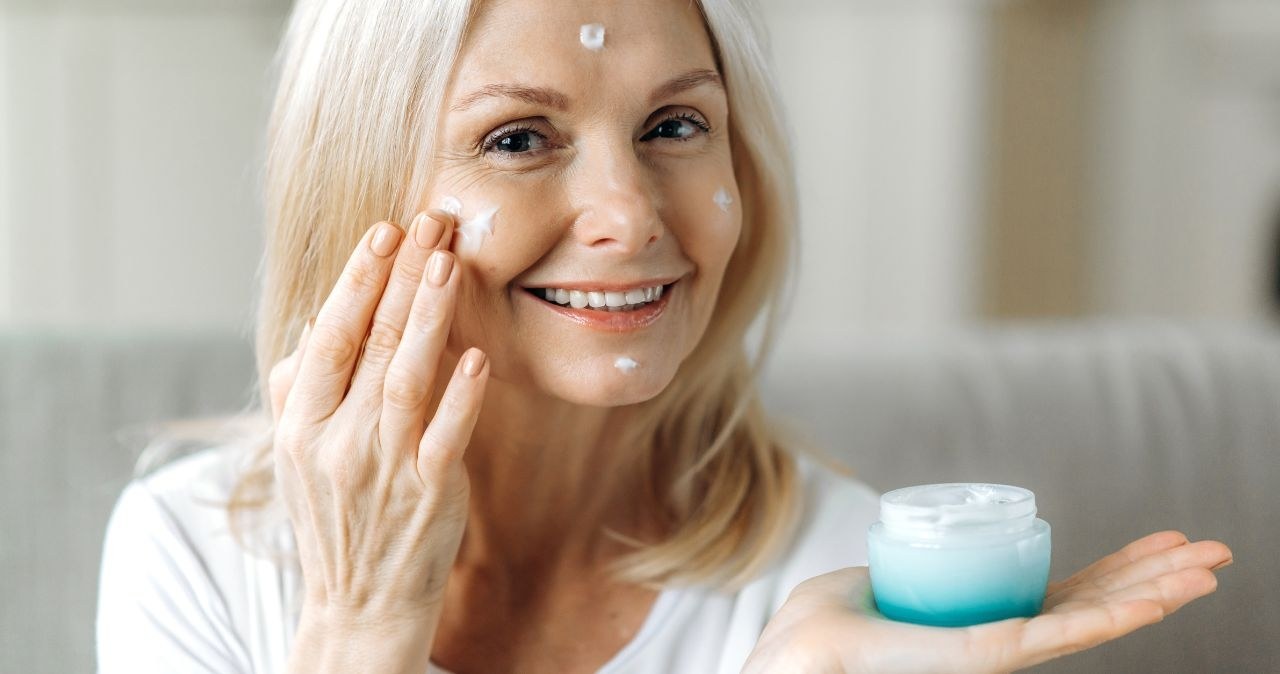 Wnikają głębiej w skórę. Wyraźnie odmładzają i stymulują produkcję kolagenu /adobestock /INTERIA.PL