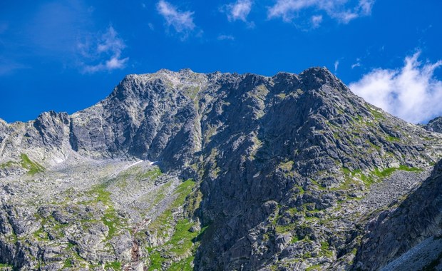 Wniósł na Rysy 50-kilogramowy głaz. Grozi mu kara