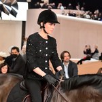 Wnuczka Grace Kelly otworzyła pokaz Chanel... na koniu 