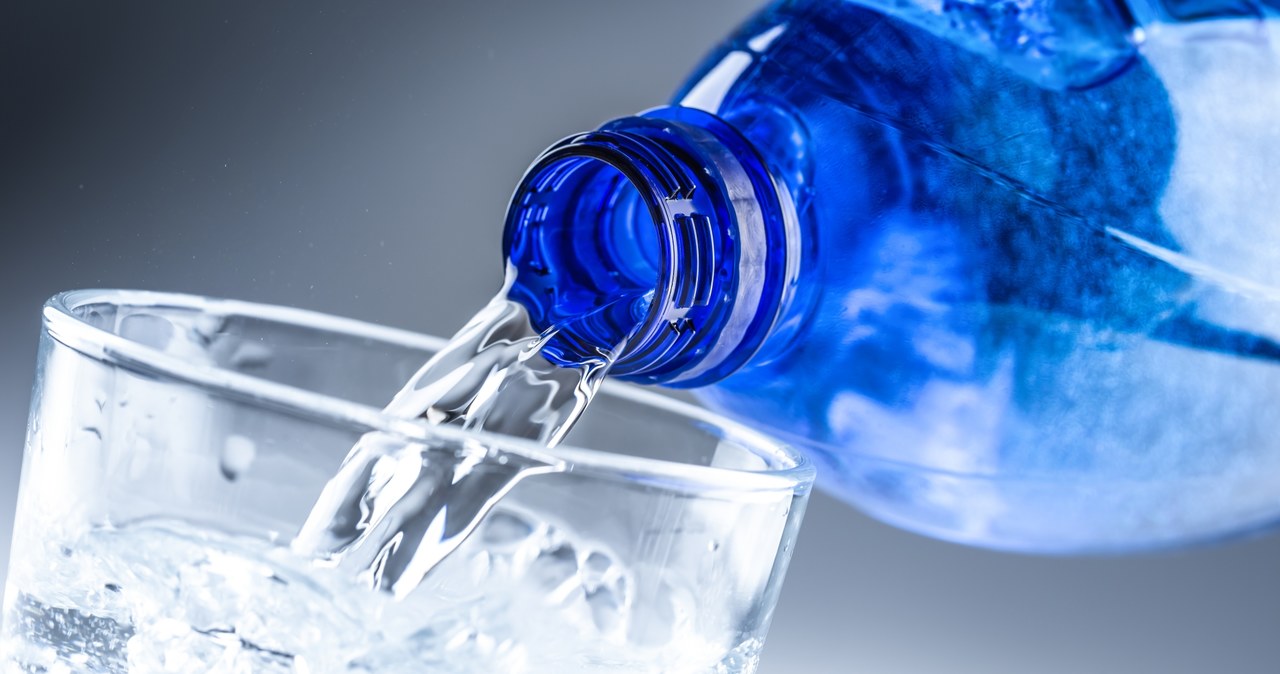 Woda gazowana szkodzi jelitom i zębom, czy przeciwnie - jest zdrowsza? Sprawdzamy /123RF/PICSEL