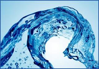 Woda jest niezbędnym składnikiem dla odpowiedniej kondycji naszej skóry /materiały prasowe