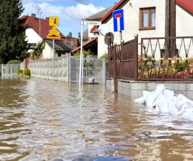 Woda, konserwy, łóżka i koce. MSWiA uruchamia pomoc dla powodzian