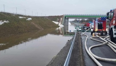Woda nie stoi już na drodze S6. Roztopy spowodowały spore utrudnienia