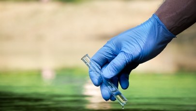 Woda nieprzydatna do kąpieli w dwóch miejscach w regionie 