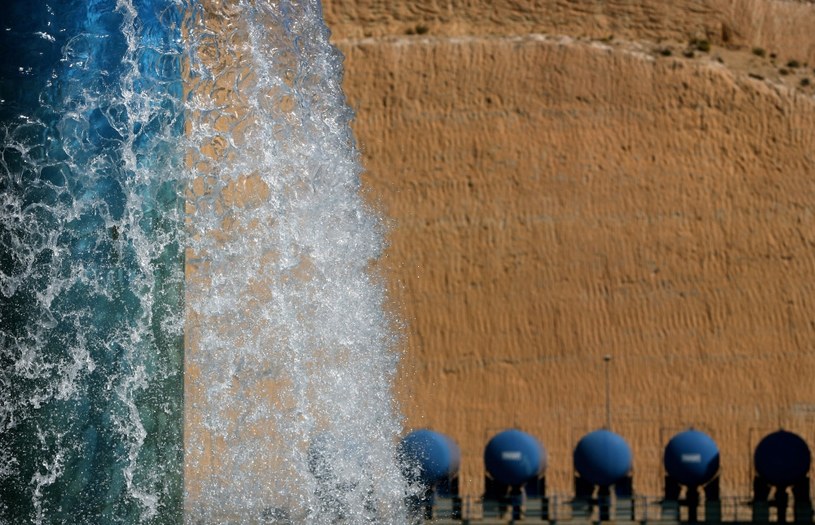 Woda po procesie odsalania jest zdatna do spożycia, tu w jednej z hiszpańskich odslarni /AFP