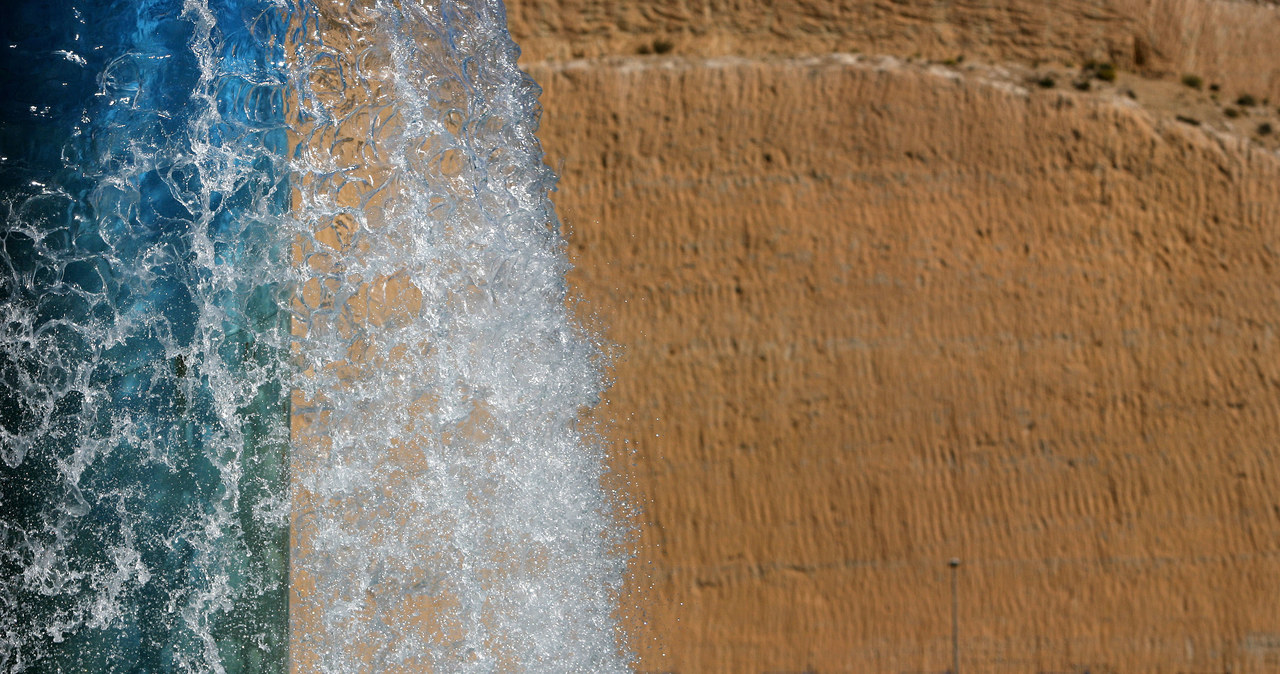 Woda po procesie odsalania jest zdatna do spożycia, tu w jednej z hiszpańskich odslarni /AFP