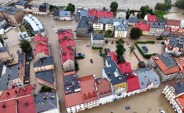 Woda przelała się przez wały w Głuchołazach. Pilny apel burmistrza