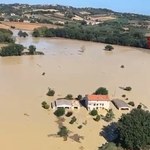​"Woda przyniosła chaos i śmierć". Powódź błyskawiczna we Włoszech
