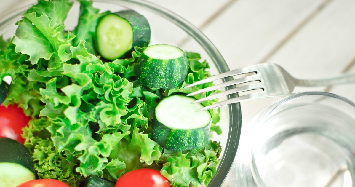 A água acelera o metabolismo, promove a queima de calorias e aumenta a taxa de queima de gordura. Processo de emagrecimento / 123rf / pixel necessário