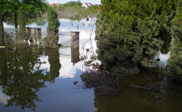 Woda stoi na osiedlu Vitrum w Sandomierzu