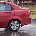 Woda w bagażniku. Jak odnaleźć i zatamować przeciek?
