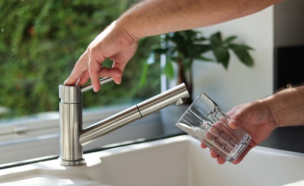 Woda w Krośnie Odrzańskim niezdatna do spożycia. Sanepid ostrzega