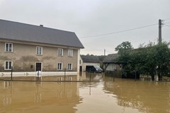 Woda w miejscowości Przełęk (gmina Nysa)