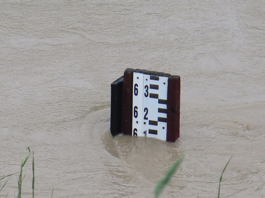 Woda w rzece Białej /Maciej Pałahicki /RMF FM