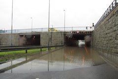 Woda zalała tunel pod rondem Grunwaldzkim w Krakowie
