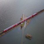Woda zalała wszystko, ale pociągi nie stanęły. Tajemnica nasypu w Nidderau zadziwia do dziś