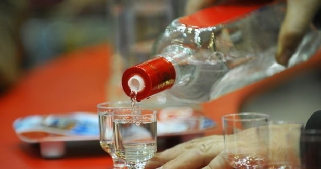 Wódka to jeden z produktów najlepiej kojarzonych z Polską /AFP