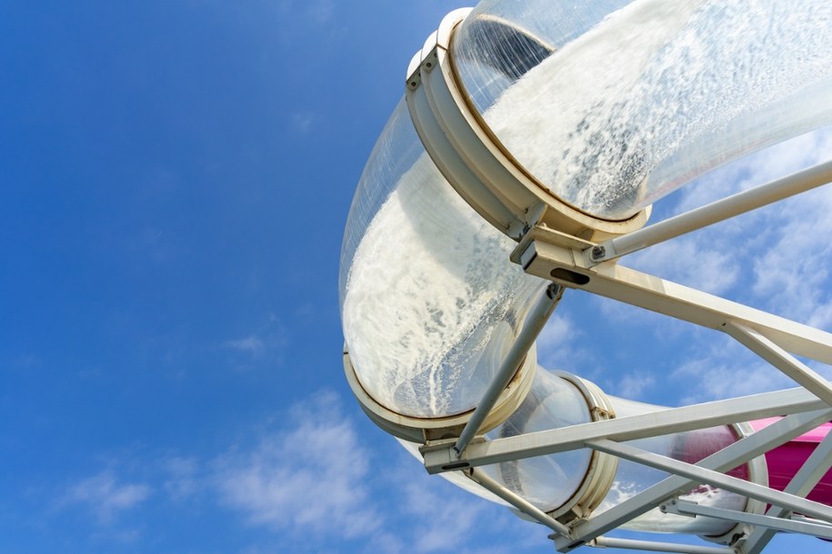 Wodna zjeżdżalnia pękła podczas zjazdu pasażera. Groźny wypadek na luksusowym statku