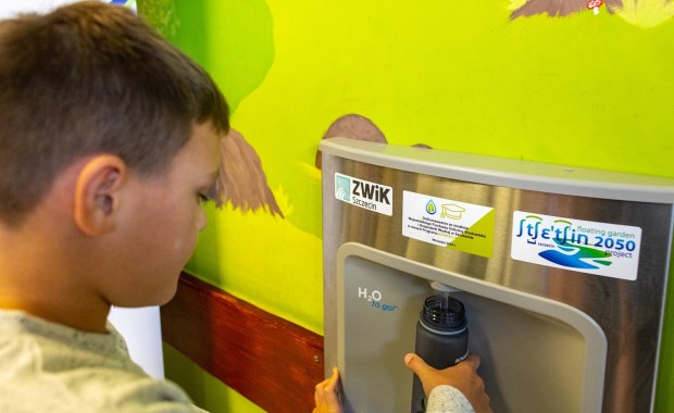 Wodociągi namawiają uczniów do picia kranówki