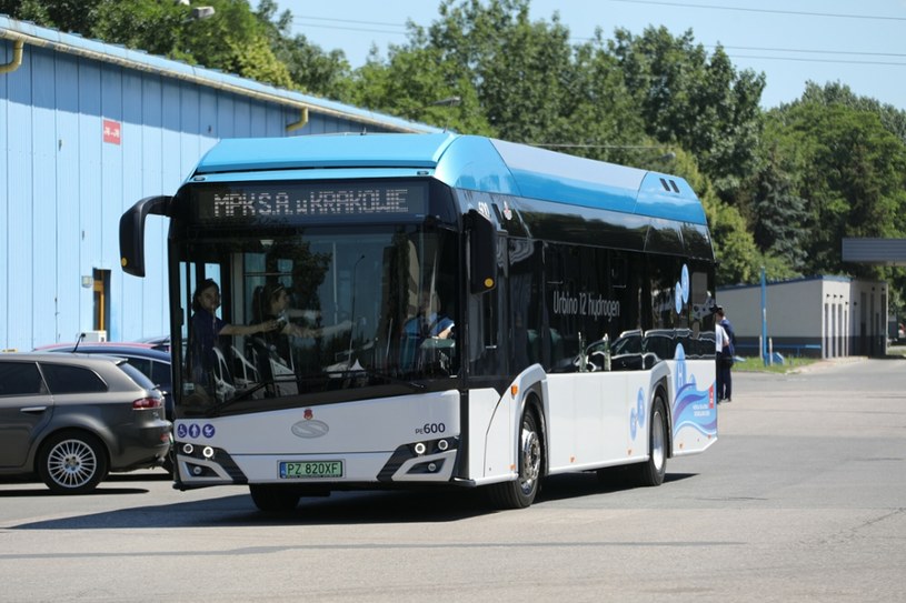 Wodorowy Solaris to autobus ekologiczny. Mniej ekologiczna jest produkcja wodoru, którym jest zasilany /Jan Graczyński /East News