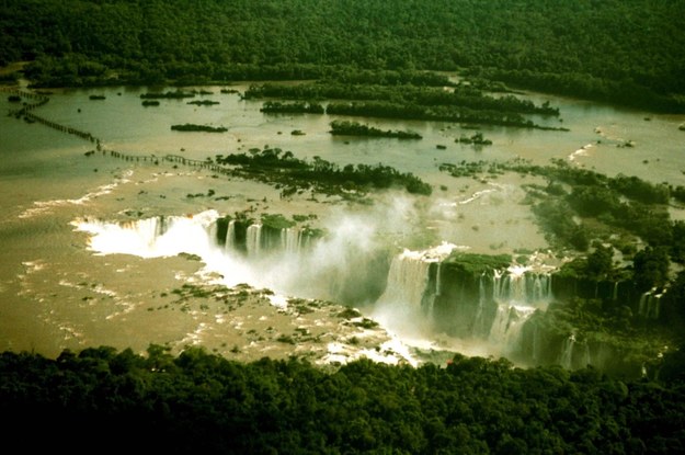 Wodospad Iguacu w puszczy amazońskiej na granicy Brazylii i Argentyny /Maciej Belina Brzozowski /PAP
