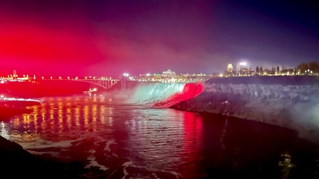 Wodospad Niagara w biało-czerwonych barwach /Paweł Żuchowski /RMF FM