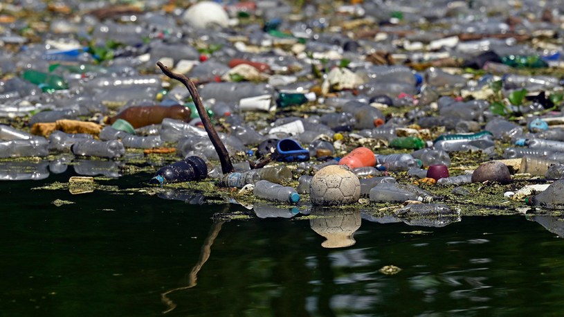Wody Ameryki Centralnej zostały zalane przez plastikowe śmieci. Tysiące ton płyną prawdopodobnie z Gwatemali, zatruwając sąsiedni Salwador i Honduras /Orlando SIERRA /AFP