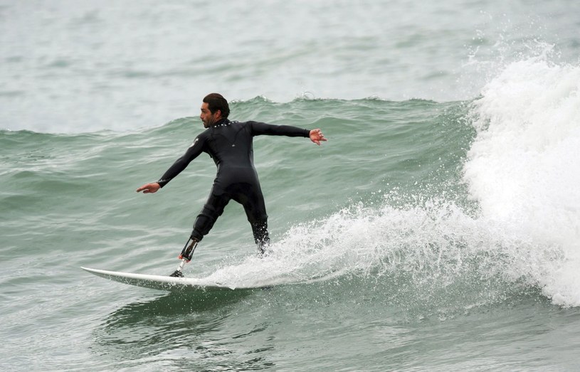 Wody okalające Nową Zelandię są popularne wśród surferów /AFP