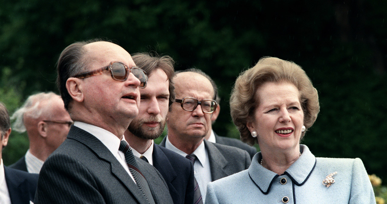 Wojciech Jaruzelski i Margaret Thatcher w 1989 roku /JOHNNY EGGITT /AFP