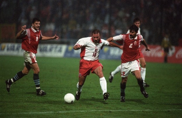 Wojciech Kowalczyk w towarzyskim meczu z Węgrami (Warszawa, wrzesień 1997) /Radek Pietruszka /PAP