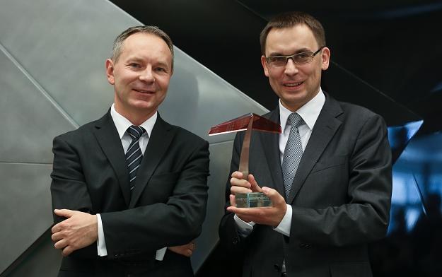 Wojciech Kuśpik (P), prezes PTWP i Adam Maciejewski, prezes GPW, w czasie debiutu na NewConnect /PAP