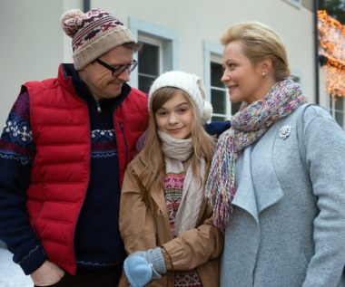 Wojciech Malajkat, Julia Wróblewska i Agnieszka Wagner w scenie z filmu "Listy do M. 2"