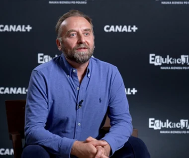 Wojciech Mecwaldowski o występie w „Edukacji XD”. Kogo gra?