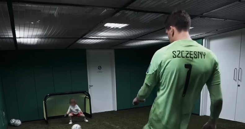 Wojciech Szczęsny, Liam Szczęsny /YouTube/LaczyNasPilka /materiał zewnętrzny