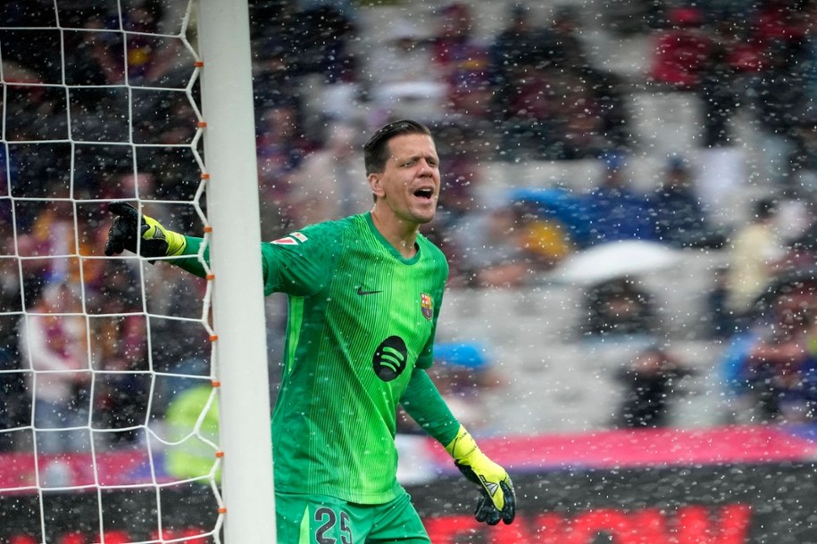 Wojciech Szczęsny w bramce Barcelony podczas meczu z Gironą. /	Alejandro Garcia /PAP/EPA