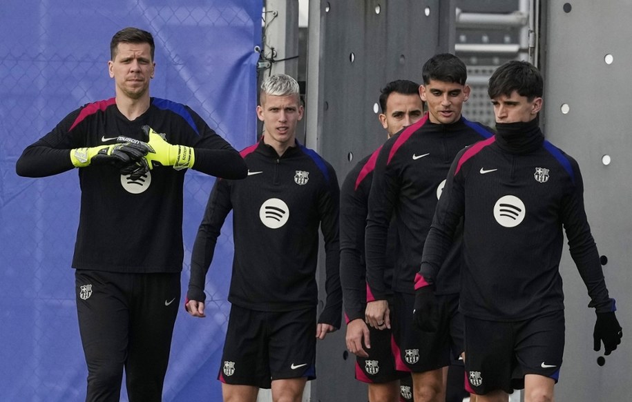 Wojciech Szczęsny z kolegami z FC Barcelona podczas treningu przed sobotnim meczem /PAP/EPA/ALEJANDRO GARCIA /PAP