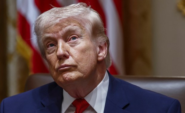 Wojenna huśtawka. Trump przeciąga konflikt, świat płaci cenę