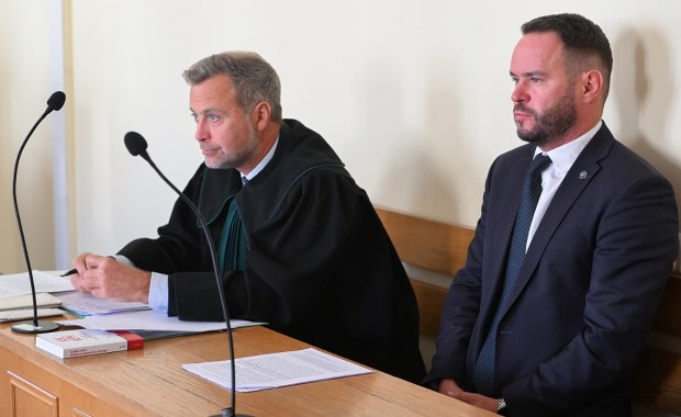 Wojewoda polecił zdjąć krzyż w sali urzędu. Jest wyrok