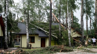 Wojewoda śląski: 6 tys. zł w trybie pilnym dla poszkodowanych po nawałnicach