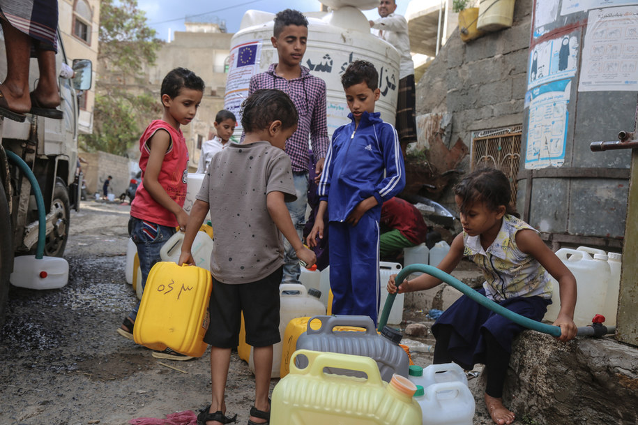 Wojna domowa w Jemenie określana jest mianem najgorszego kryzysu humanitarnego na świecie /shutterstock /