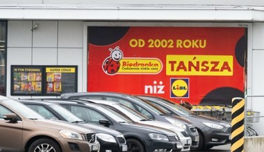 Wojna dyskontów ponownie w sądzie. Komornik wszedł do Biedronki