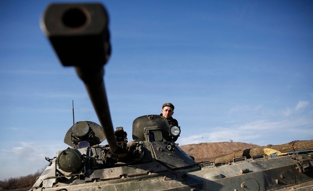 Wojna na wschodzie Ukrainy: W życie weszło porozumienie o całkowitym przerwaniu ognia