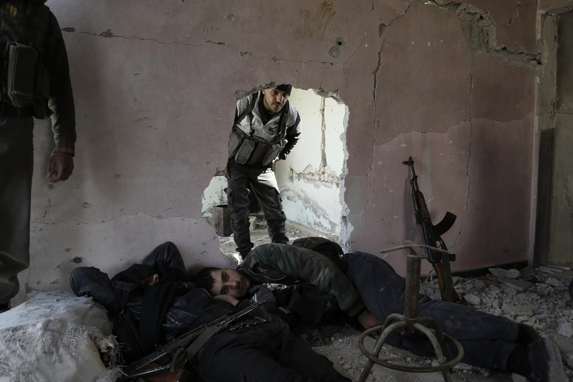 Wojna w Syrii pochłonęła tysiące ofiar /AFP
