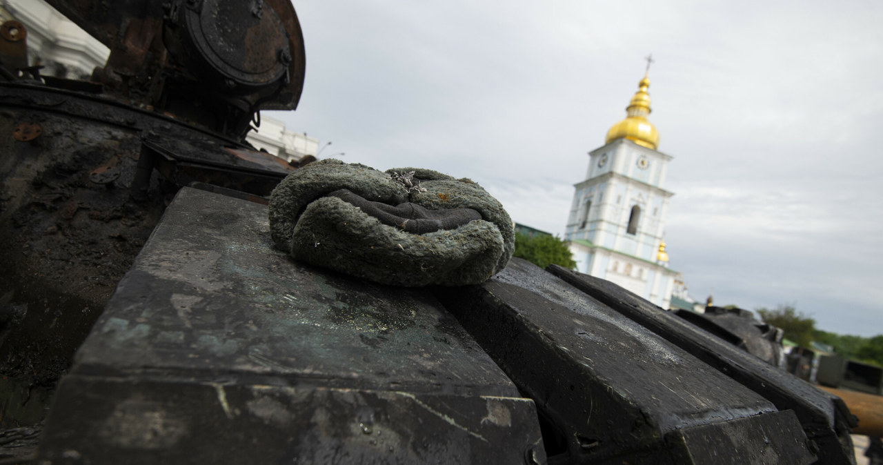 Wojna w Ukrainie jest zagrożeniem dla zabytów. Na zdj. zniszczony rosyjski czołg w Kijowie /Danylo Antoniuk/REPORTER /Reporter